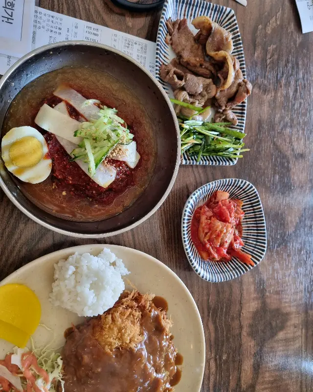 한 상 차림 항공샷