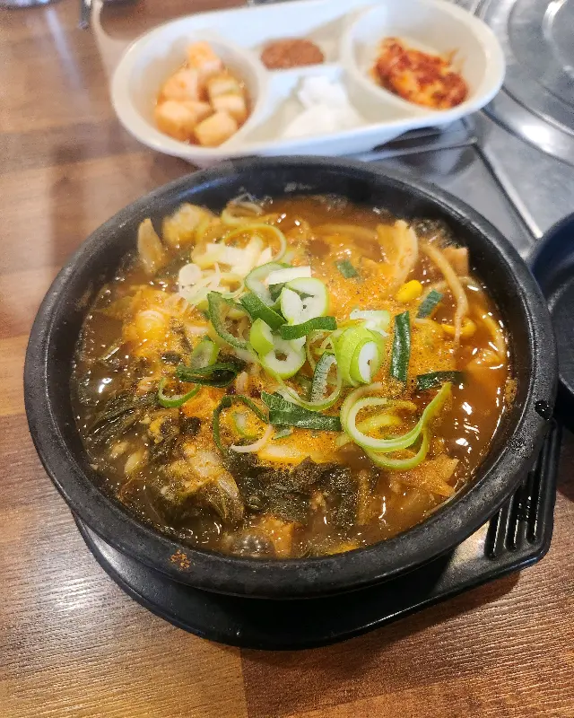 뼈해장국과 밑반찬