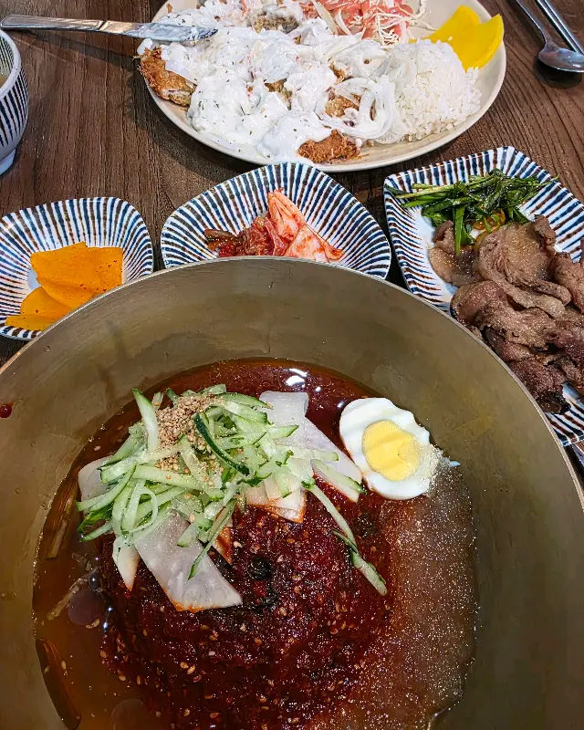 비빔냉면