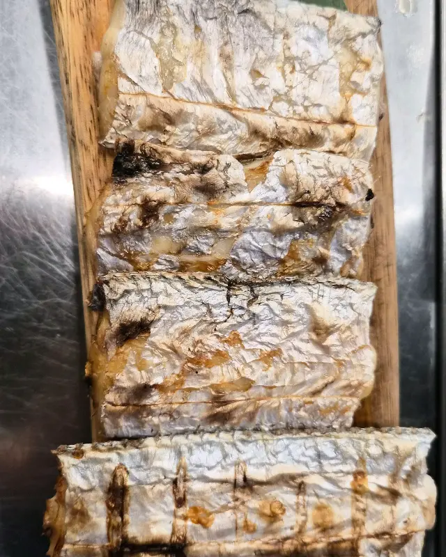 노릇하게 구워진 갈치의 모습