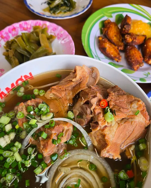 푸짐한 양의 쌀국수