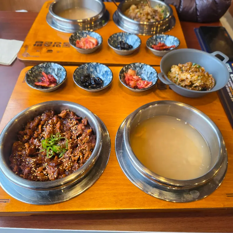 다양한 솥밥 메뉴