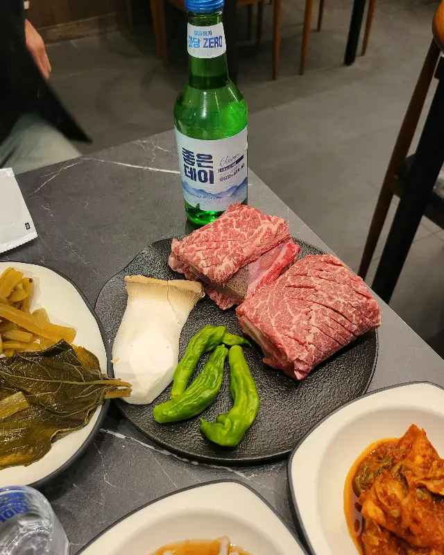 고기와 함께 구워 먹는 버섯과 꽈리고추