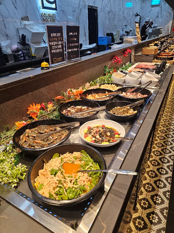 다양한 샐러드 메뉴