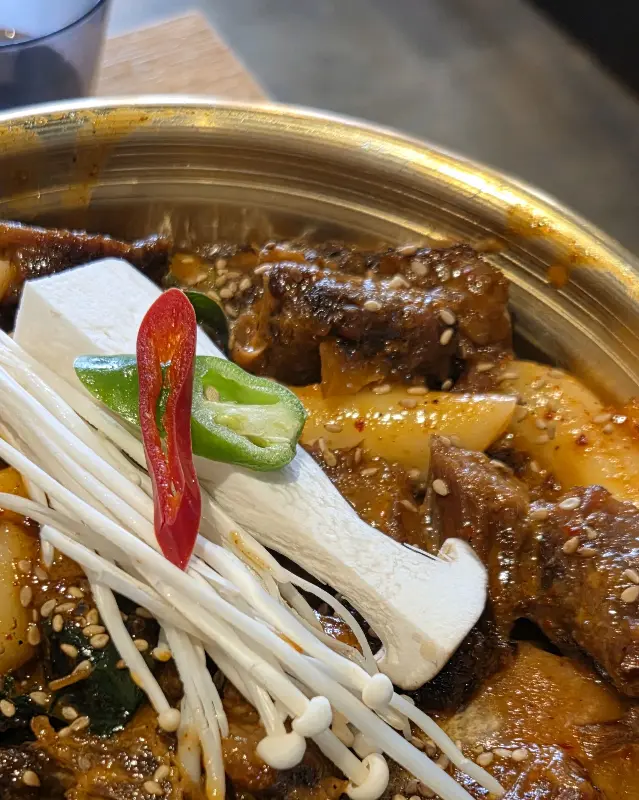 윤기가 좌르르 흐르는 소갈비