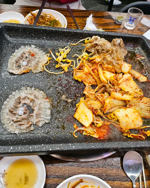 불판 위에서 익어가는 1mm 냉삼