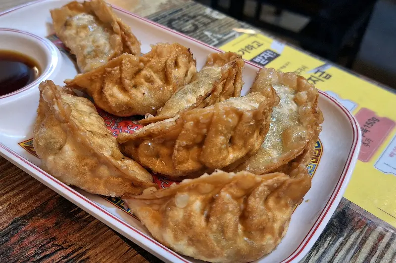 윤기좔좔 군만두