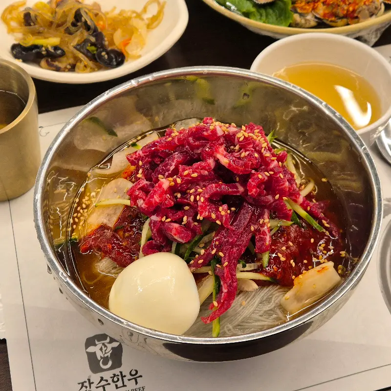 육회 냉면 한 상 차림