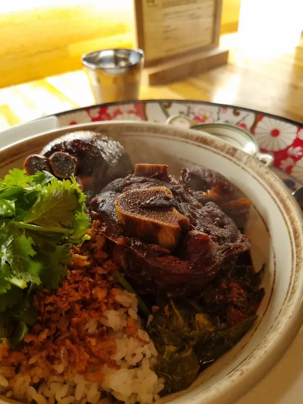 족밥과 레드락 생맥주의 환상적인 만남