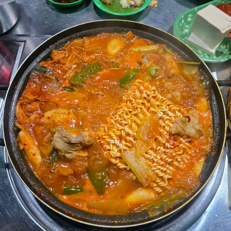 곱도리탕에 라면사리 추가