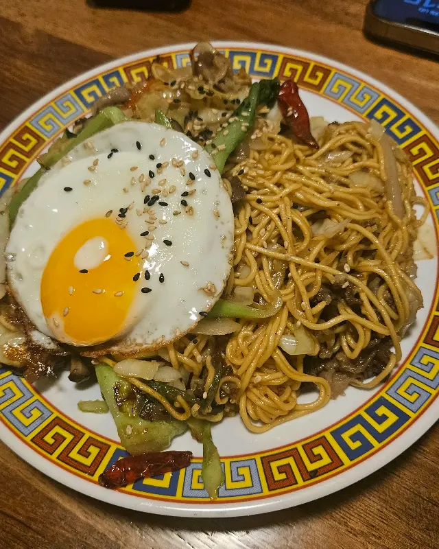 힙스터들의 밤을 책임지는 도준 쟁반짜장