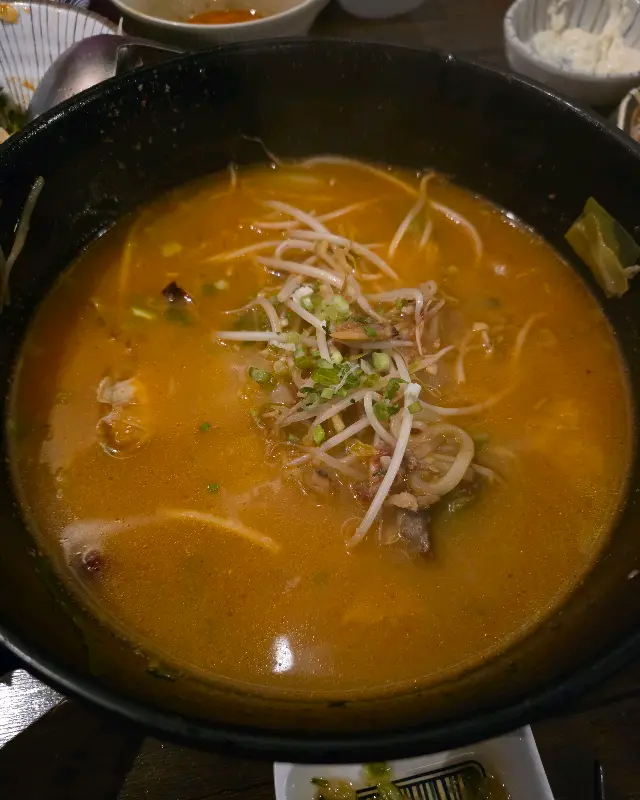 푸짐한 해산물이 들어간 해물 차돌 짬뽕