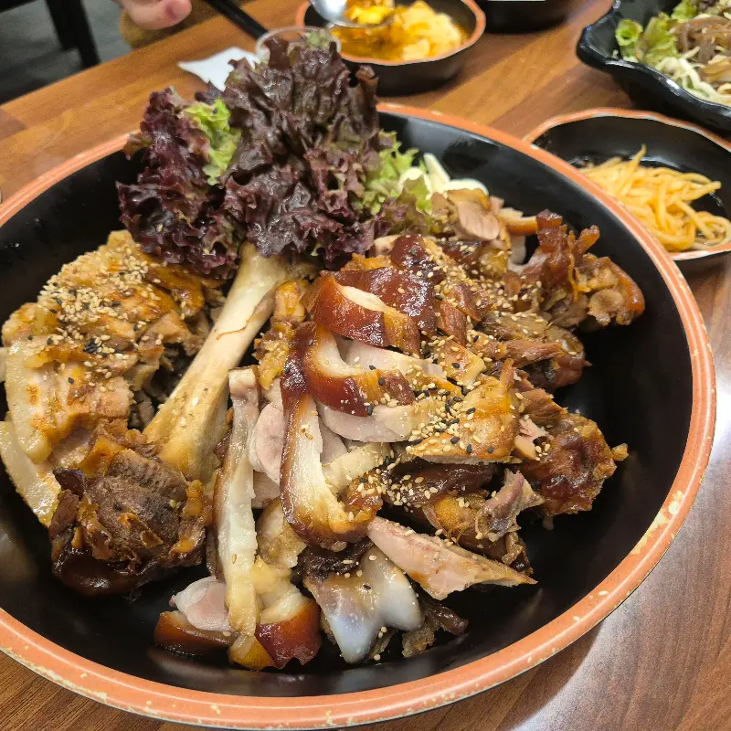 푸짐한 족발 한 상