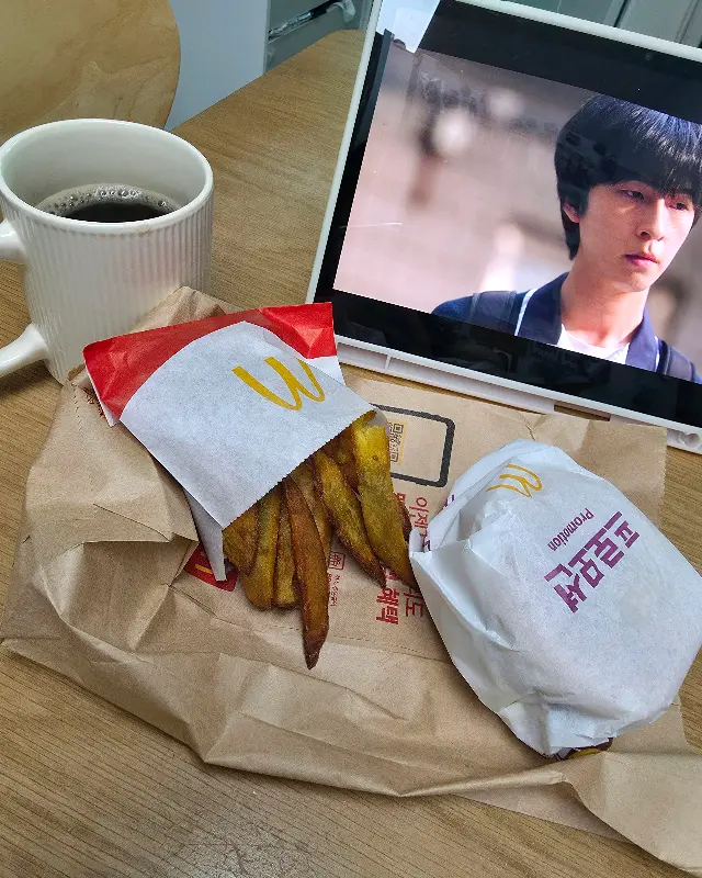 맥도날드 감자튀김과 버거