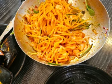 혼밥러, 춘천에서 맛의 보물을 발견하다! 보문각 중화비빔국수 맛집 탐험기