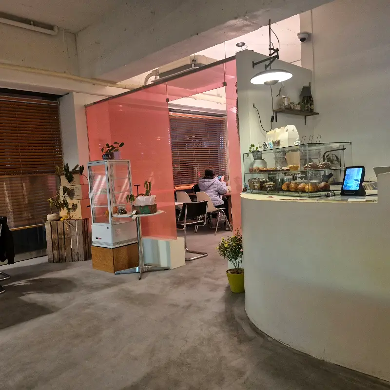 카페 내부 전경