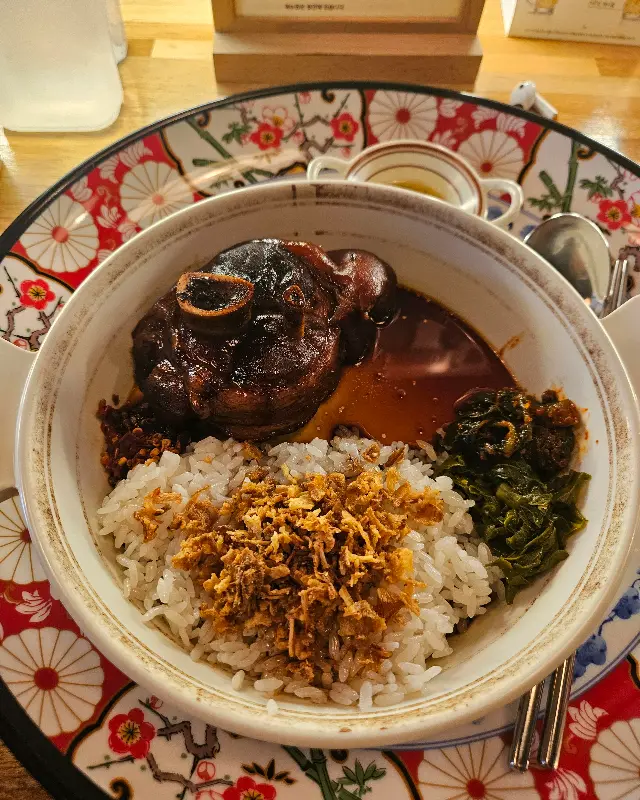 윤기가 좌르르 흐르는 족밥 한 상차림