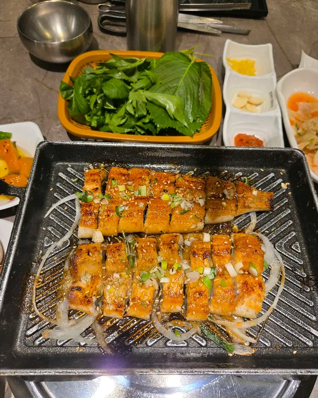 노릇하게 구워진 장어