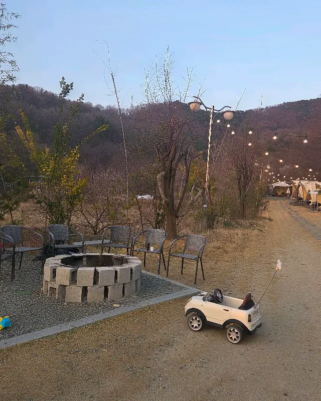 모닥불과 주변 풍경