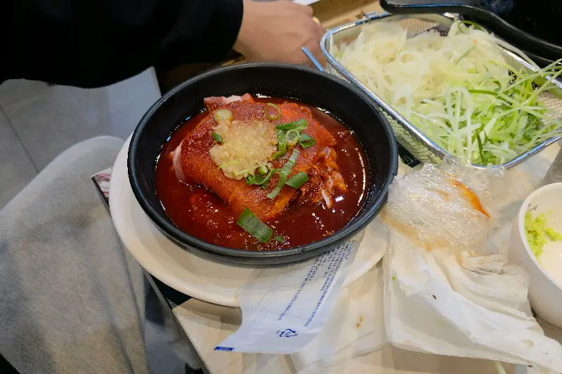 양념에 재운 닭갈비
