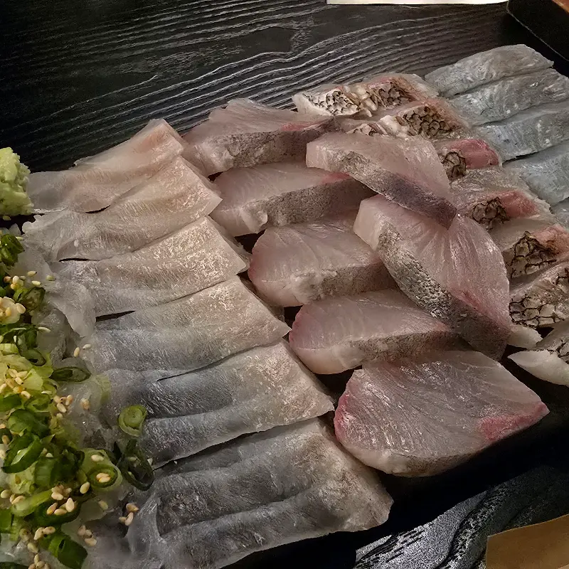 두툼하게 썰어낸 숙성회