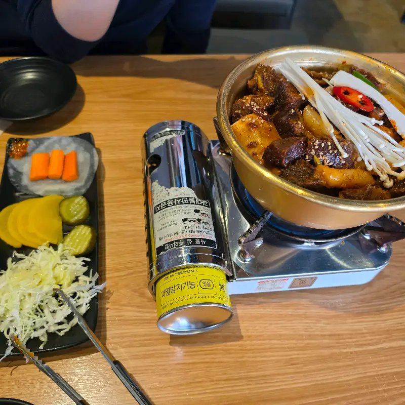 크림 소갈비찜과 주먹밥