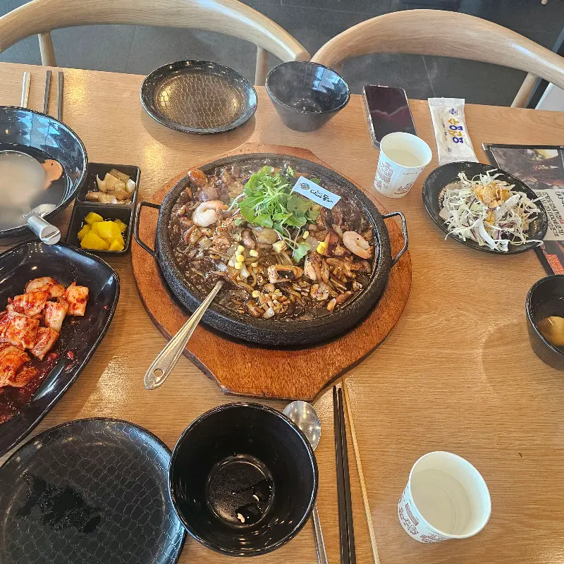 다대포 돌짜장 테이블 세팅