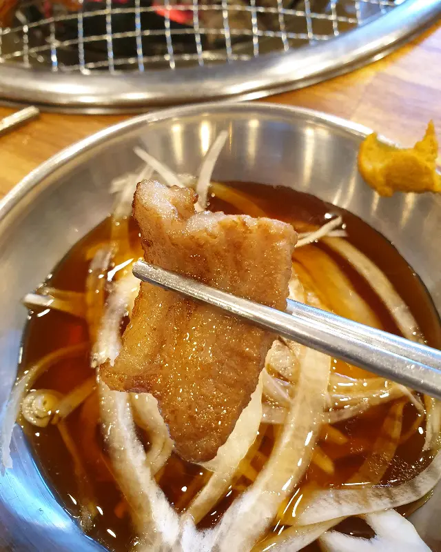 양파절임과 함께 먹는 갈비