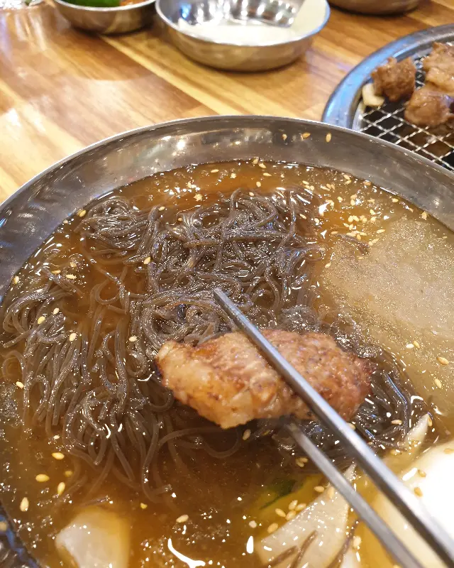 물냉면과 양념갈비의 환상적인 조합