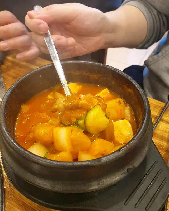 보글보글 끓는 찌개