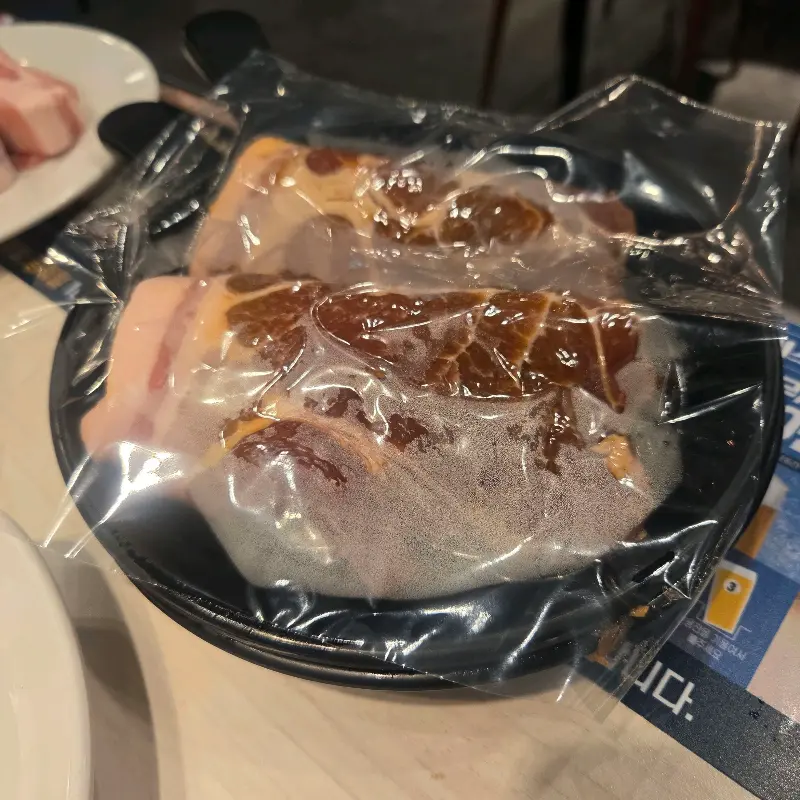 푸짐하게 담겨 나온 고기