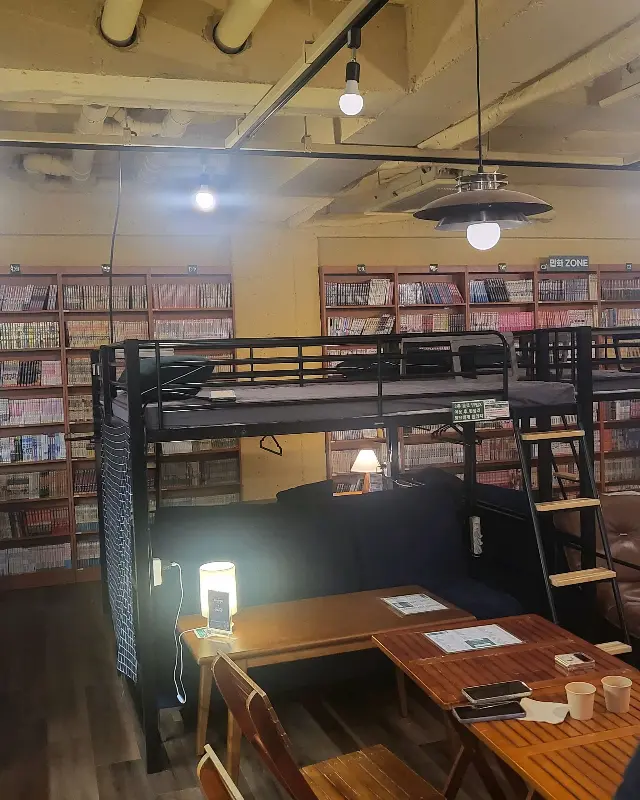 다락방처럼 아늑한 2층 침대 좌석