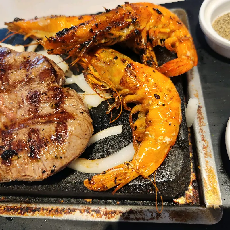 스테이크와 새우