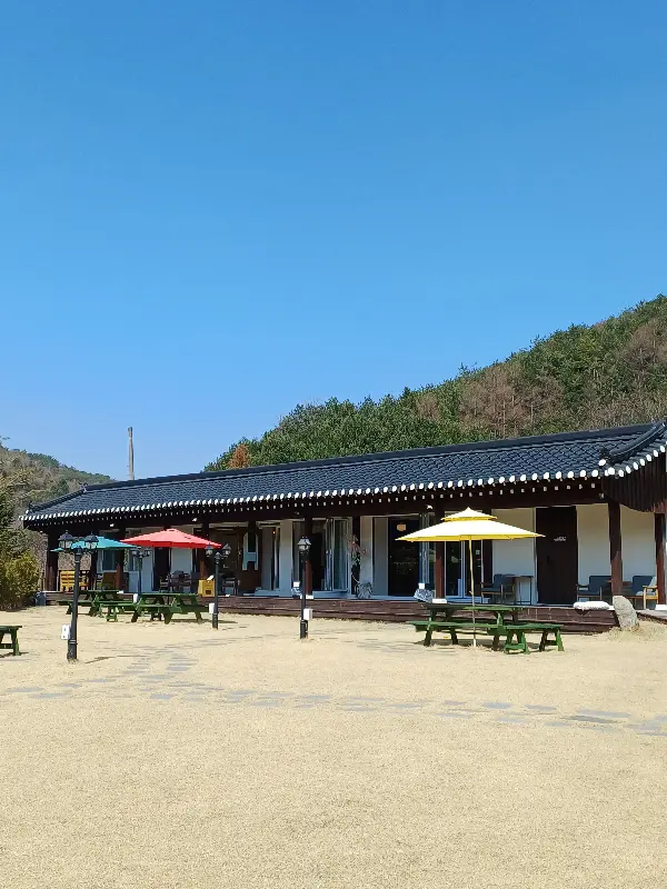 팔봉수피아 외부 전경