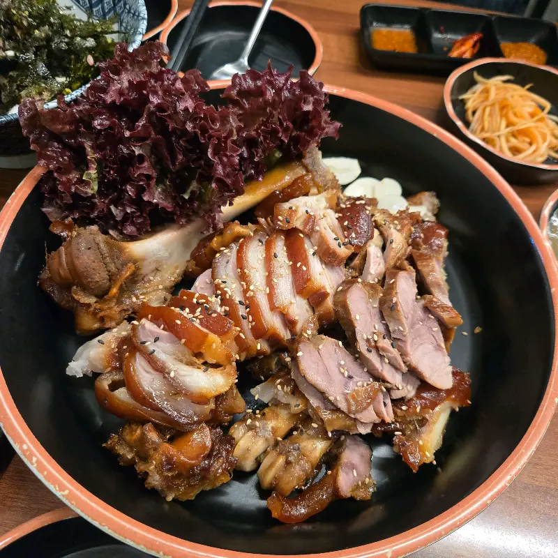 푸짐한 족발 한 상 차림