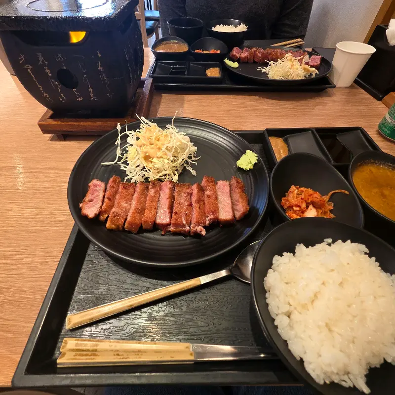 규카츠정 테이블 세팅