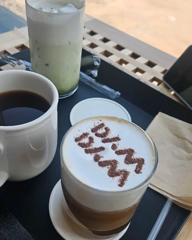 카페 내부 인테리어