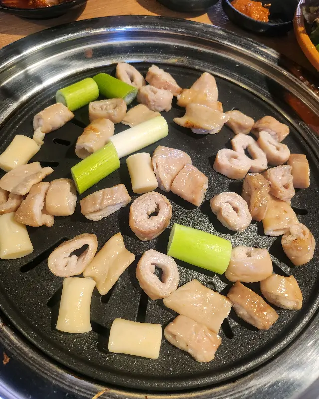 불판 위의 막창과 파