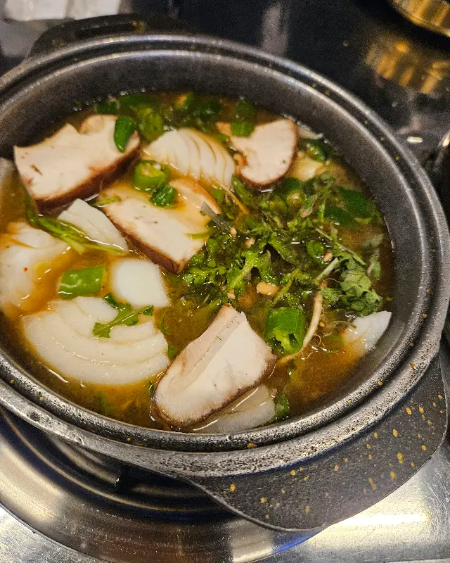 냉이가 들어간 된장찌개