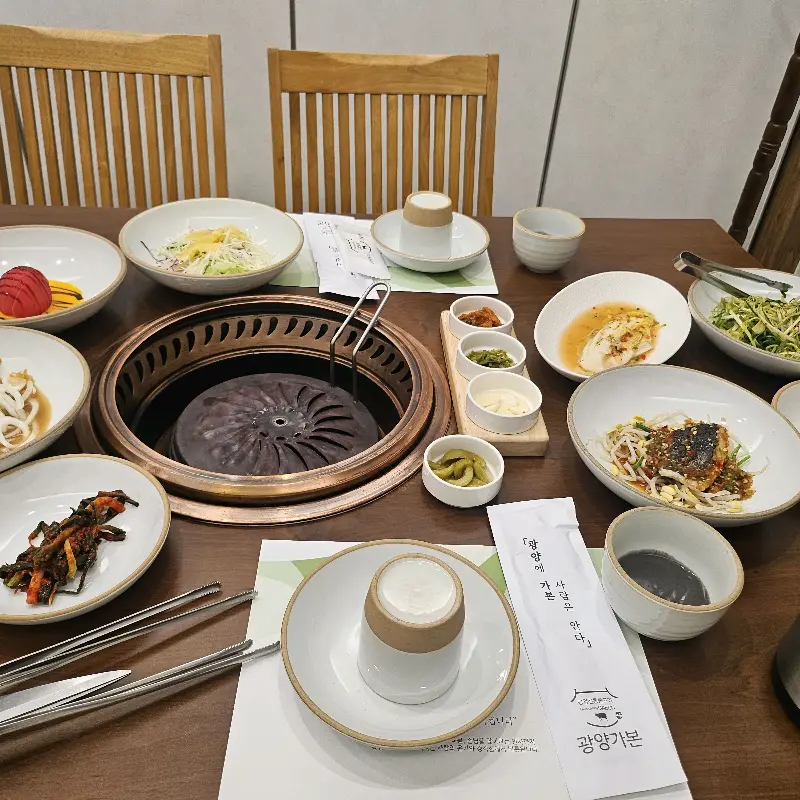 정갈하게 차려진 한 상