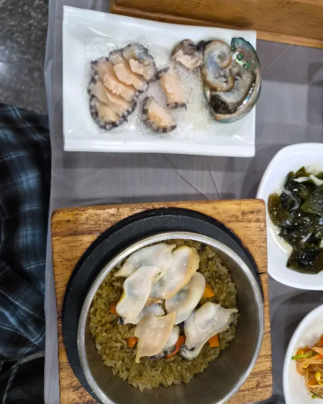 신선함이 느껴지는 전복회