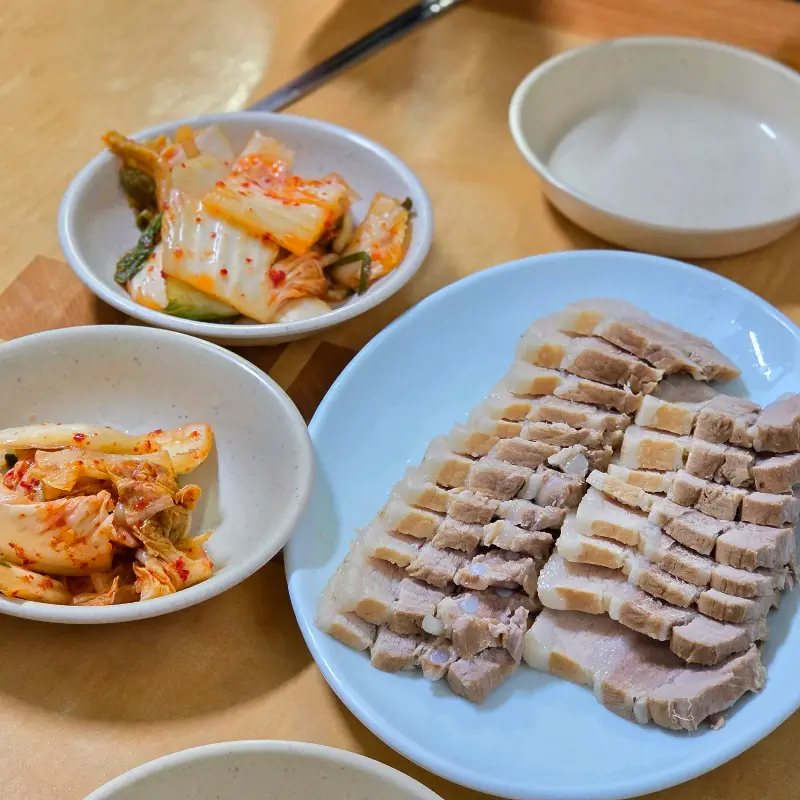 수육과 김치의 환상적인 조합