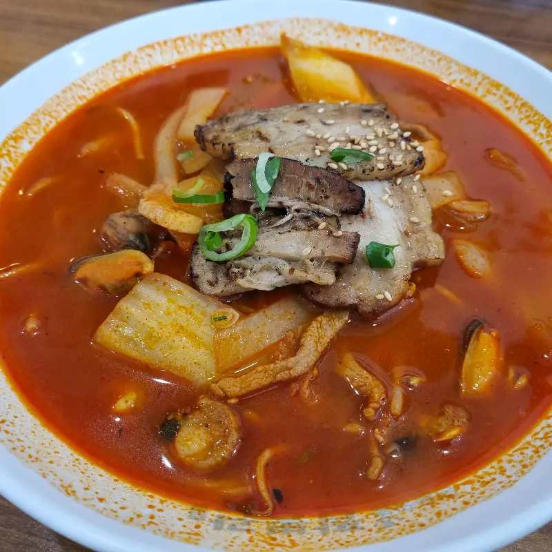 차슈가 올려진 짬뽕