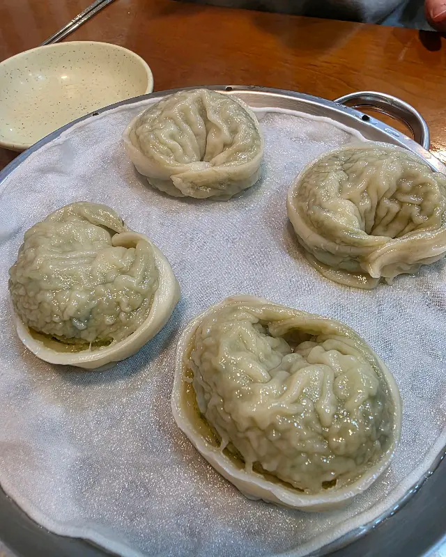 육즙 가득한 왕만두