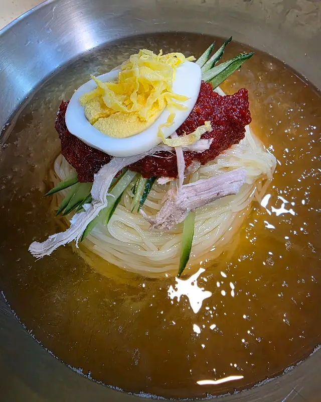 살얼음 동동 뜬 물밀면