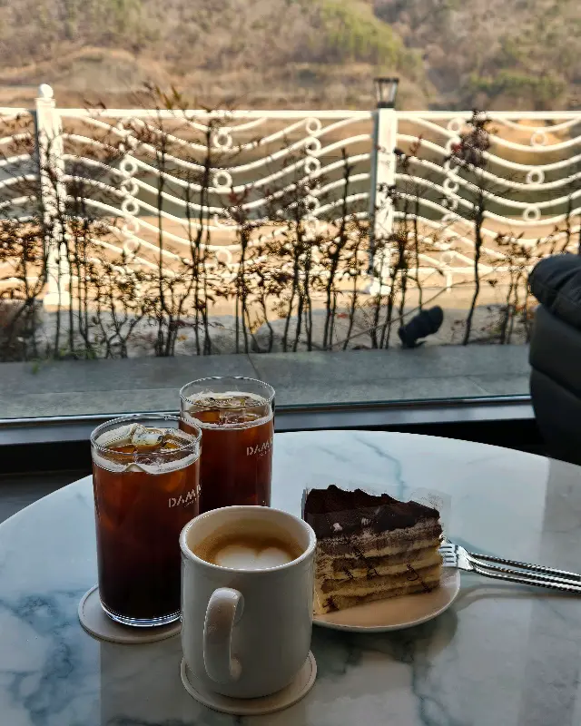 군위댐 주변 산책로