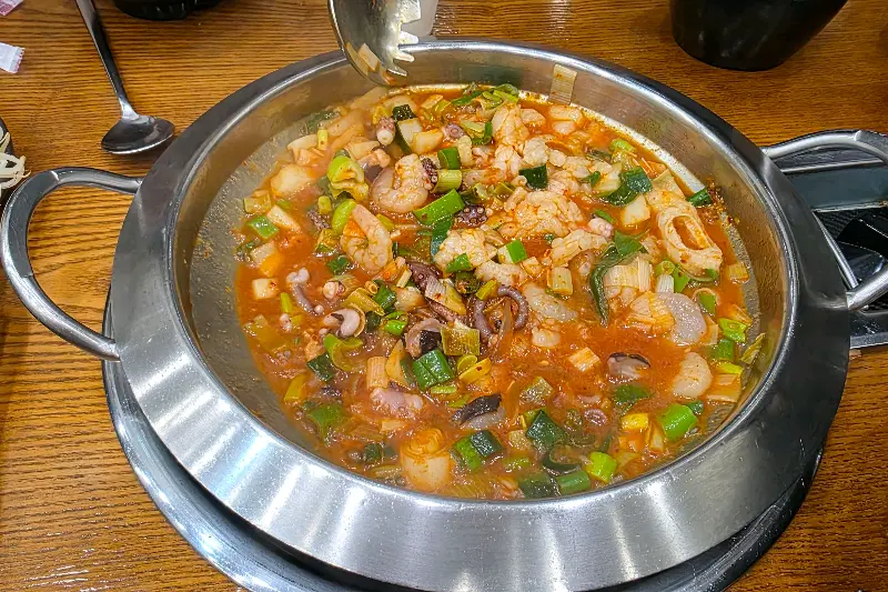 낙곱새가 끓고 있는 모습