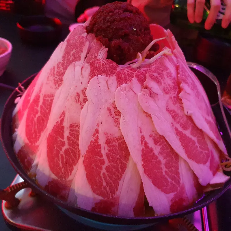 미나리 수육전골의 아름다운 비주얼