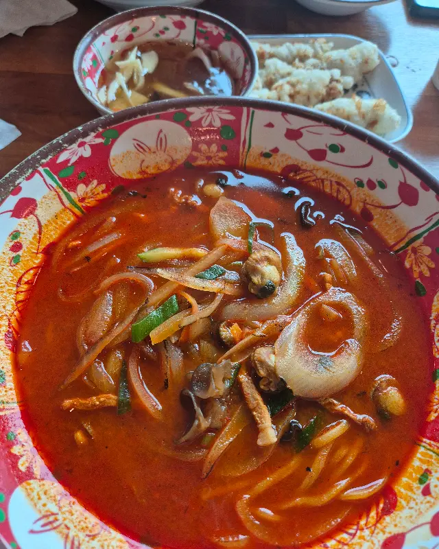 해물이 푸짐하게 들어간 짬뽕