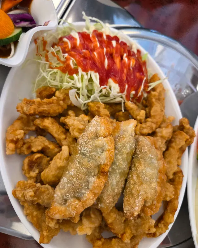 신선한 과일과 샐러드